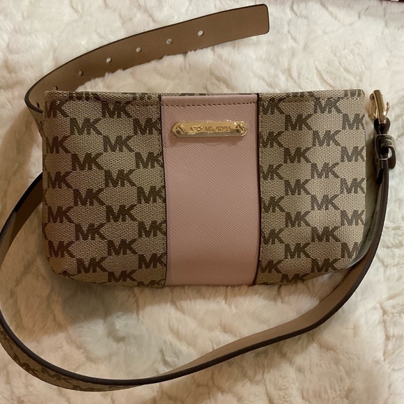 Michael Kors Waist Belted Purse Size L/XL - Picture 2 of 5